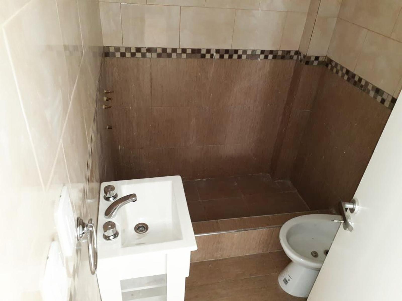 Departamentos de 2 ambientes a estrenar - Rep. de Chile 400 — foto 8