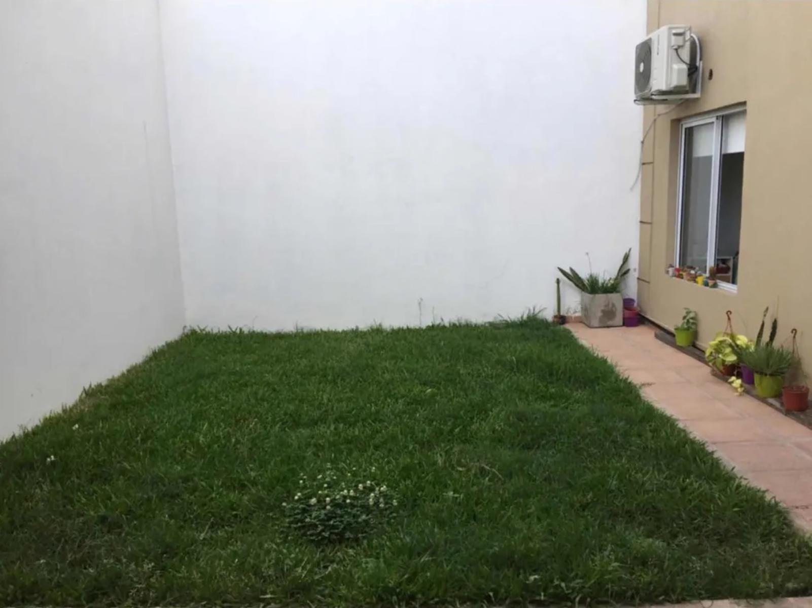 Departamento de tres ambientes con fondo - Av. Don Bosco 2600 V. Luzuriaga — foto 8