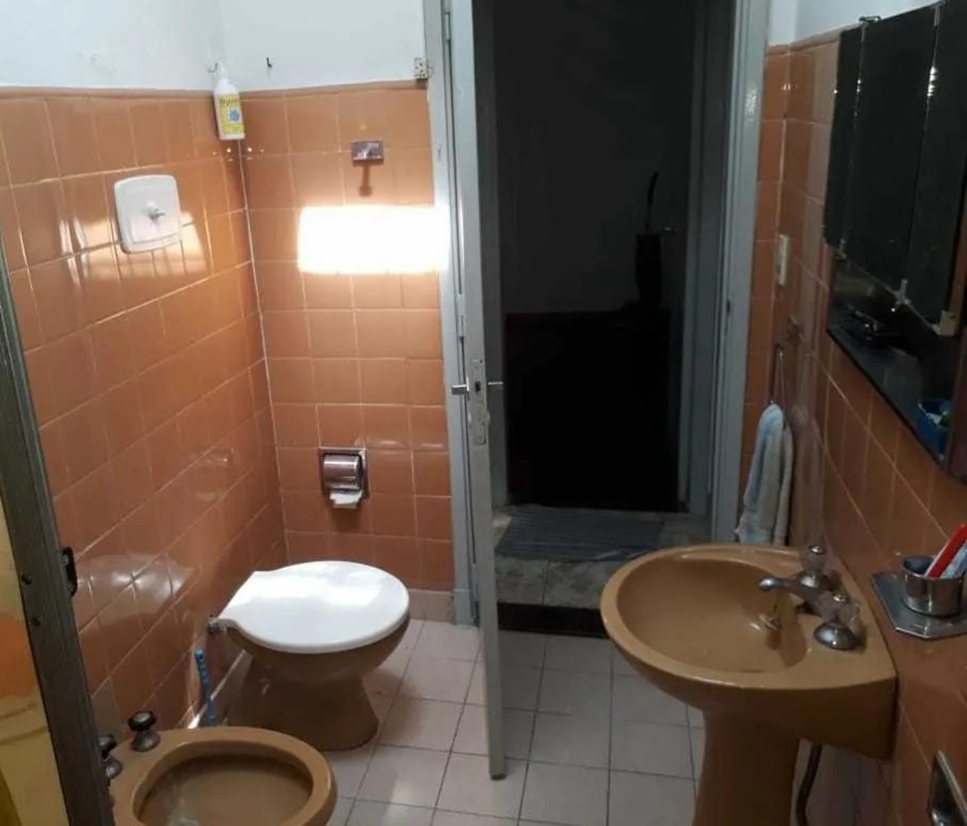 Casa 4 ambientes con garage y fondo - Bolivar 3000 Lomas del Mirador — foto 5