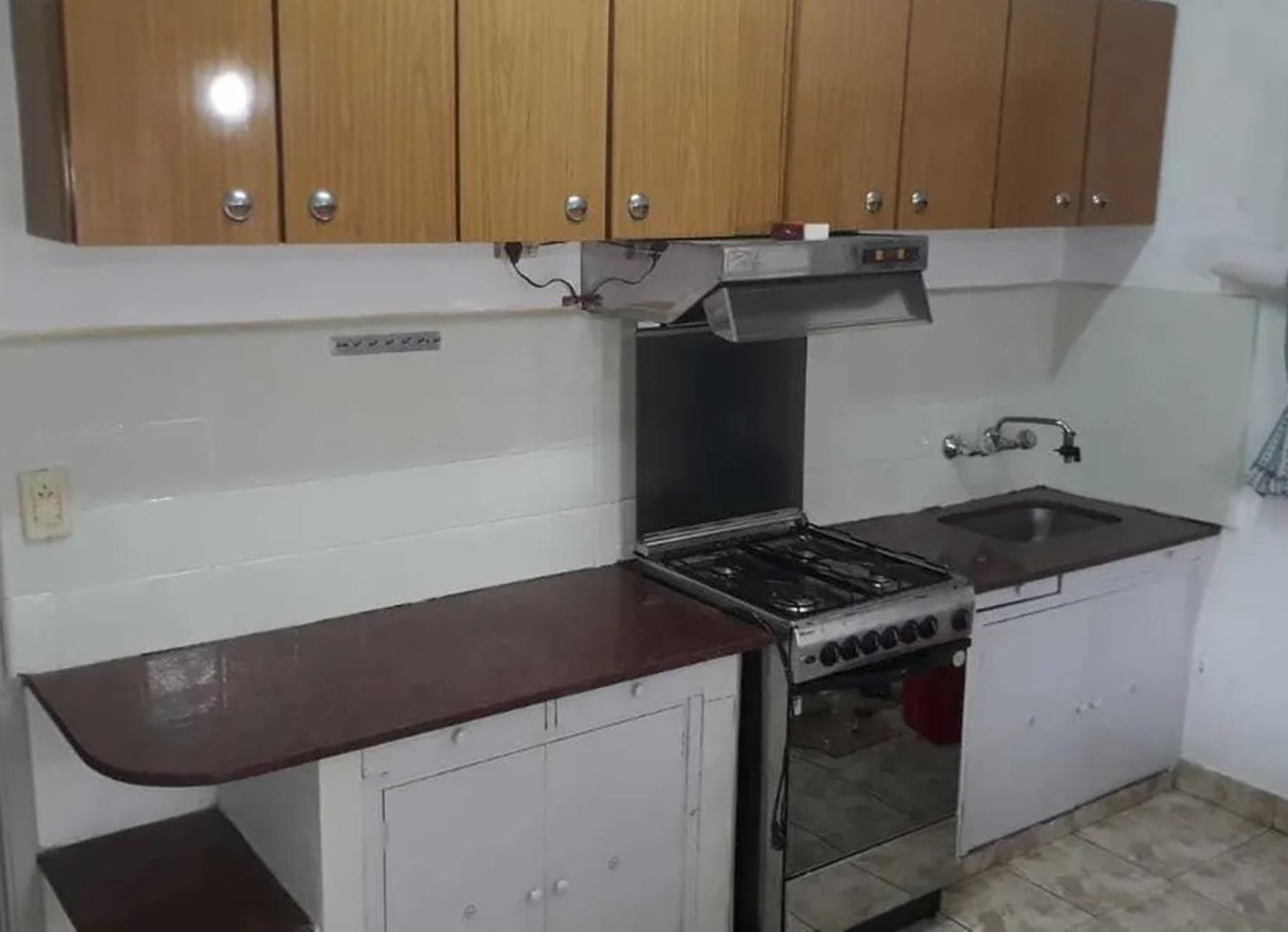 Casa 4 ambientes con garage y fondo - Bolivar 3000 Lomas del Mirador — foto 6