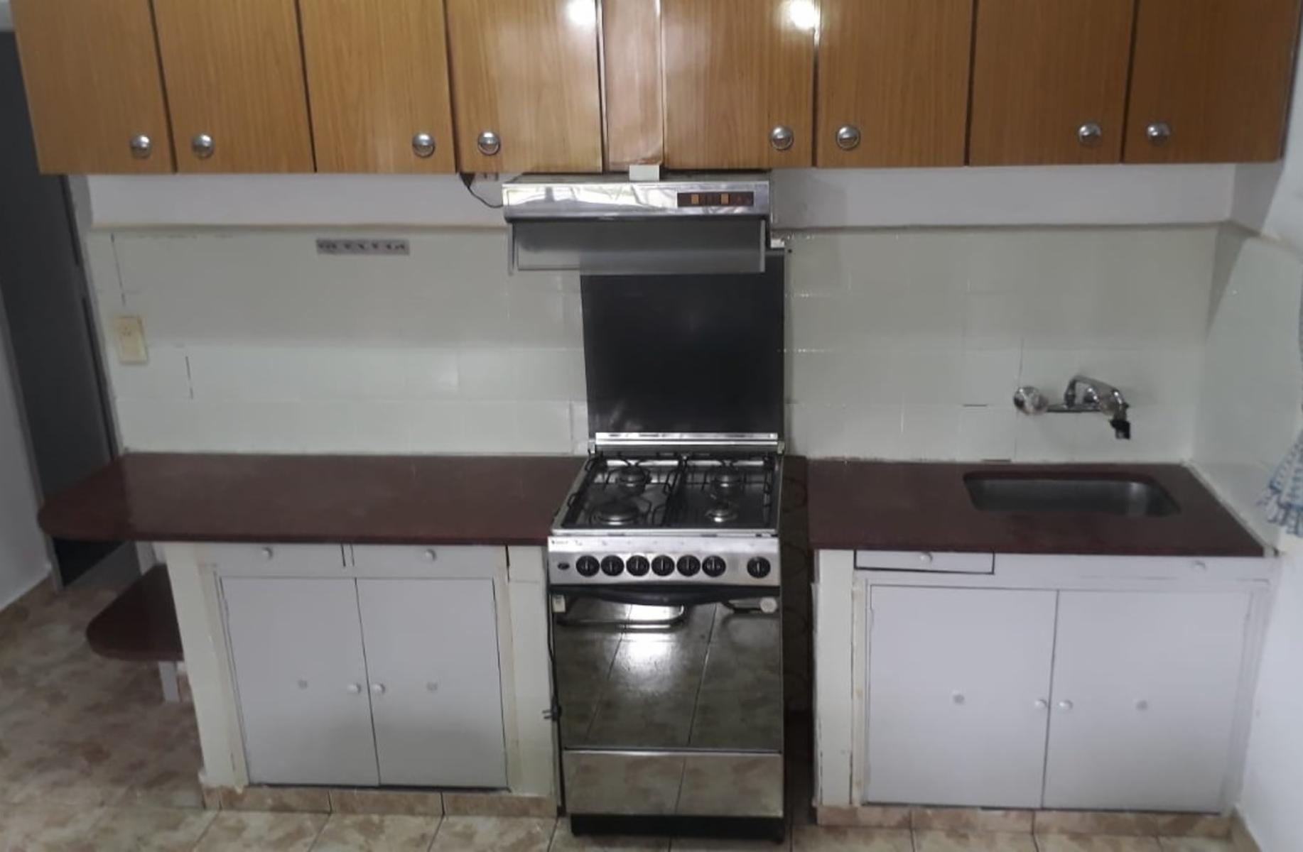 Casa 4 ambientes con garage y fondo - Bolivar 3000 Lomas del Mirador — foto 7