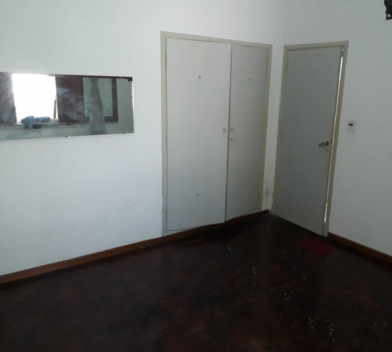 Casa 4 ambientes con garage y fondo - Bolivar 3000 Lomas del Mirador — foto 10