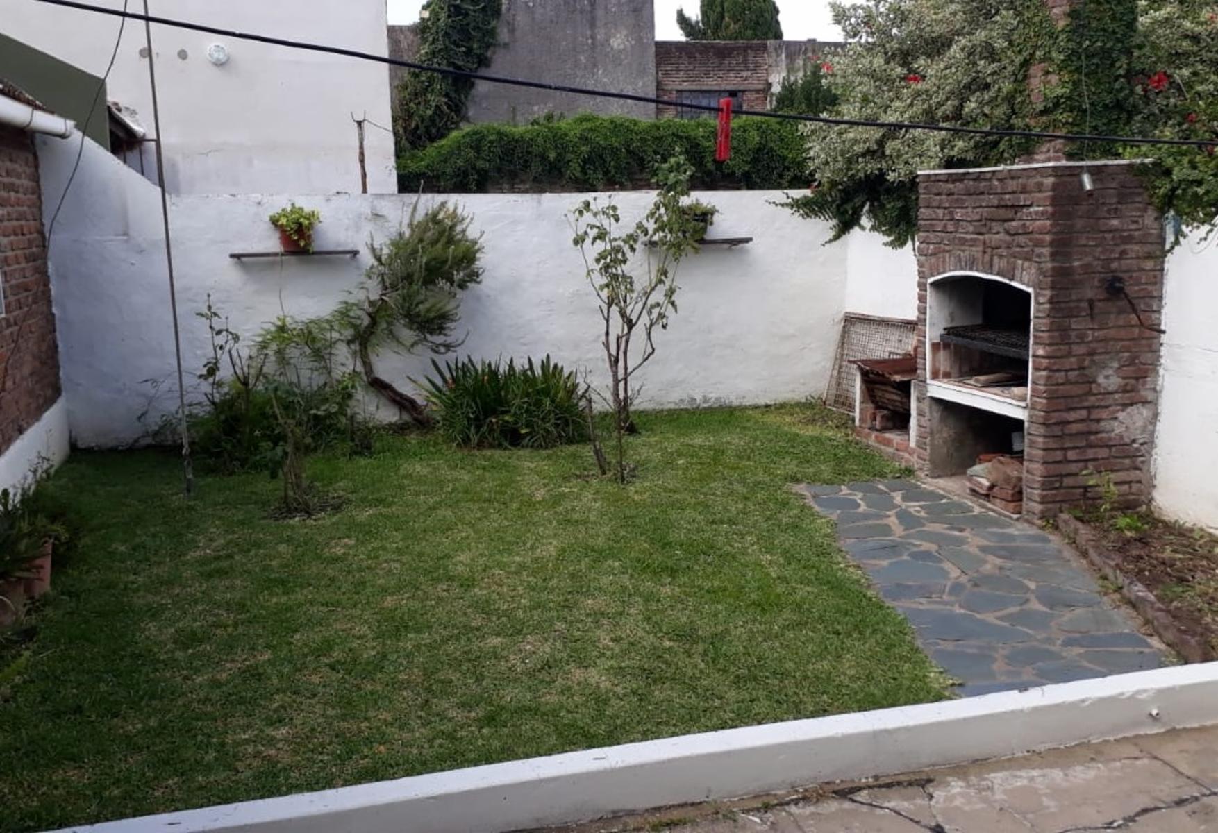 Casa 4 ambientes con garage y fondo - Bolivar 3000 Lomas del Mirador — foto 13
