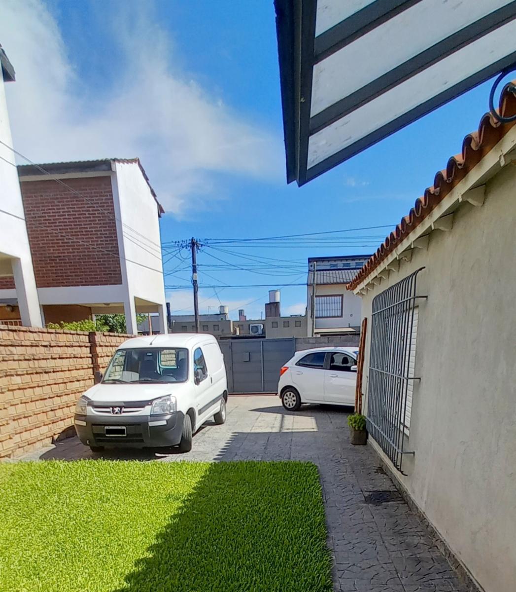 Casa cuatro ambientes con pileta reciclada a nuevo - Concordia 1000 Haedo — foto 2