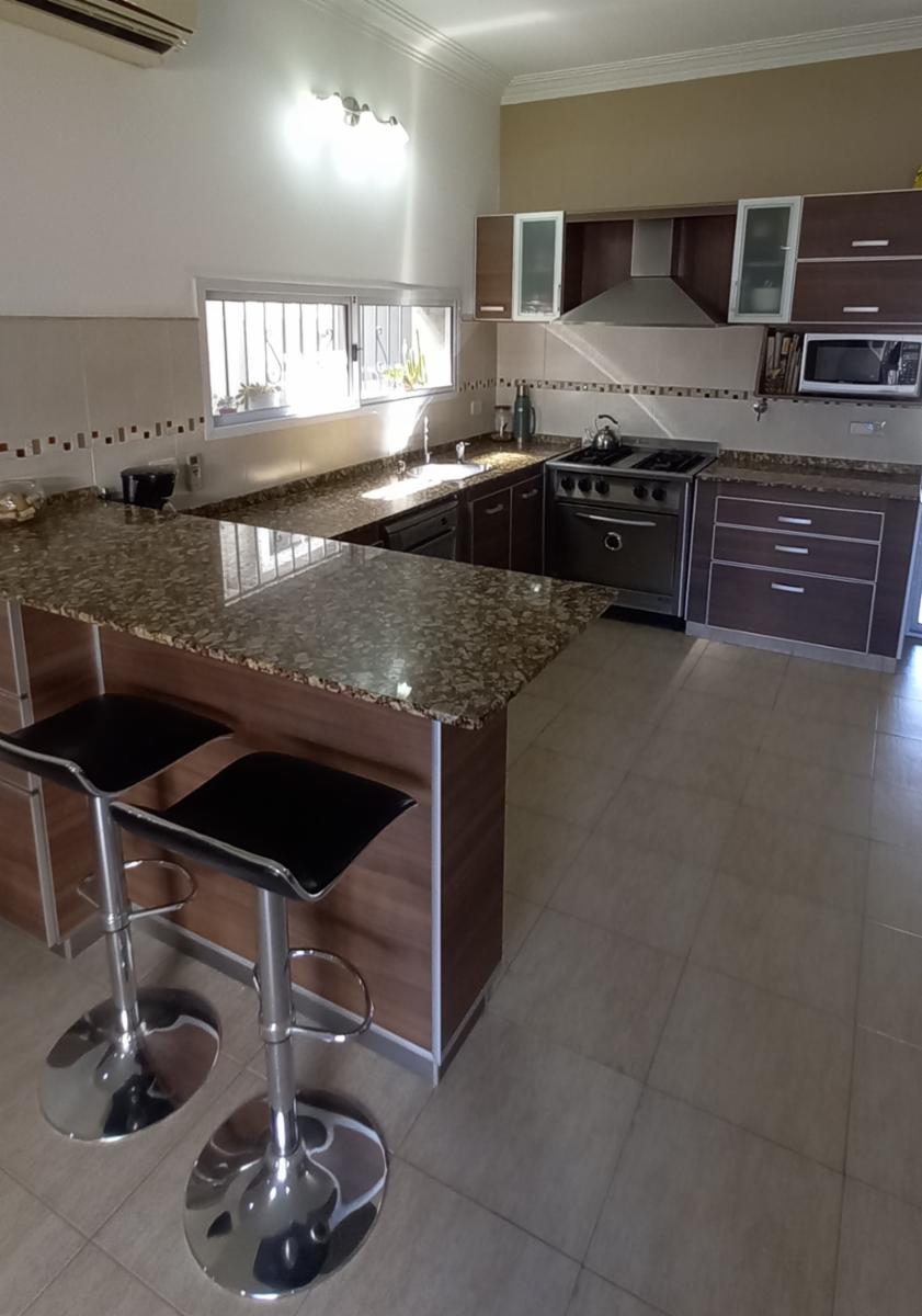 Casa cuatro ambientes con pileta reciclada a nuevo - Concordia 1000 Haedo — foto 13