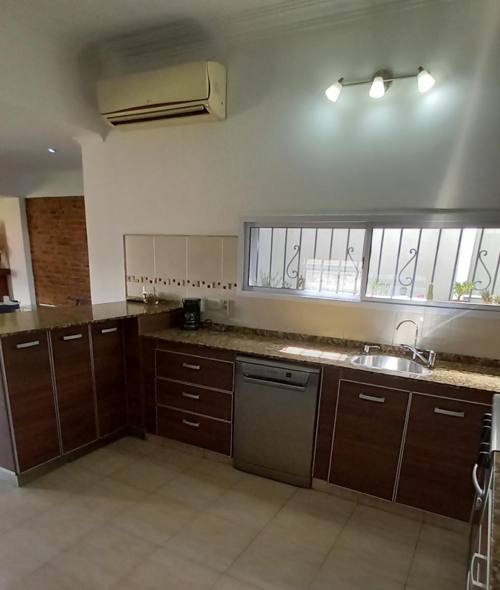 Casa cuatro ambientes con pileta reciclada a nuevo - Concordia 1000 Haedo — foto 14