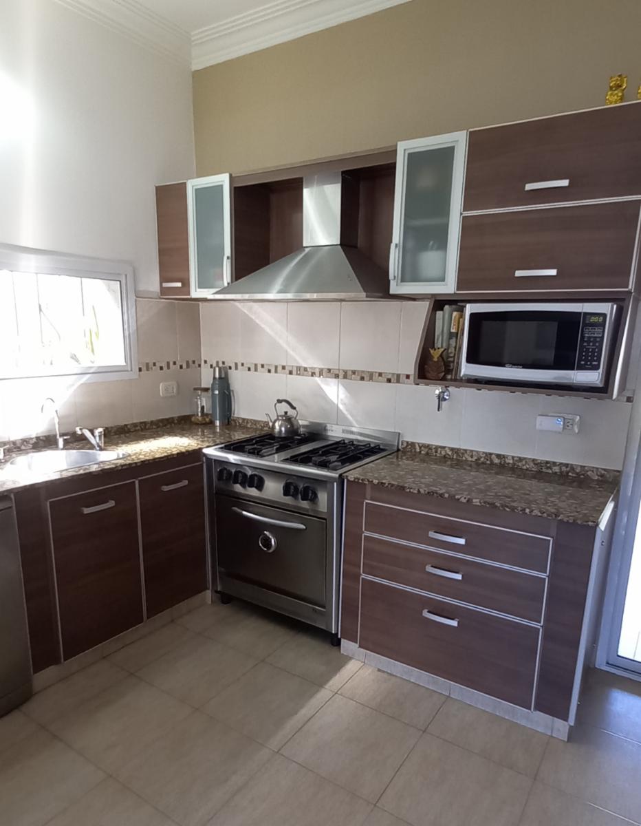 Casa cuatro ambientes con pileta reciclada a nuevo - Concordia 1000 Haedo — foto 15