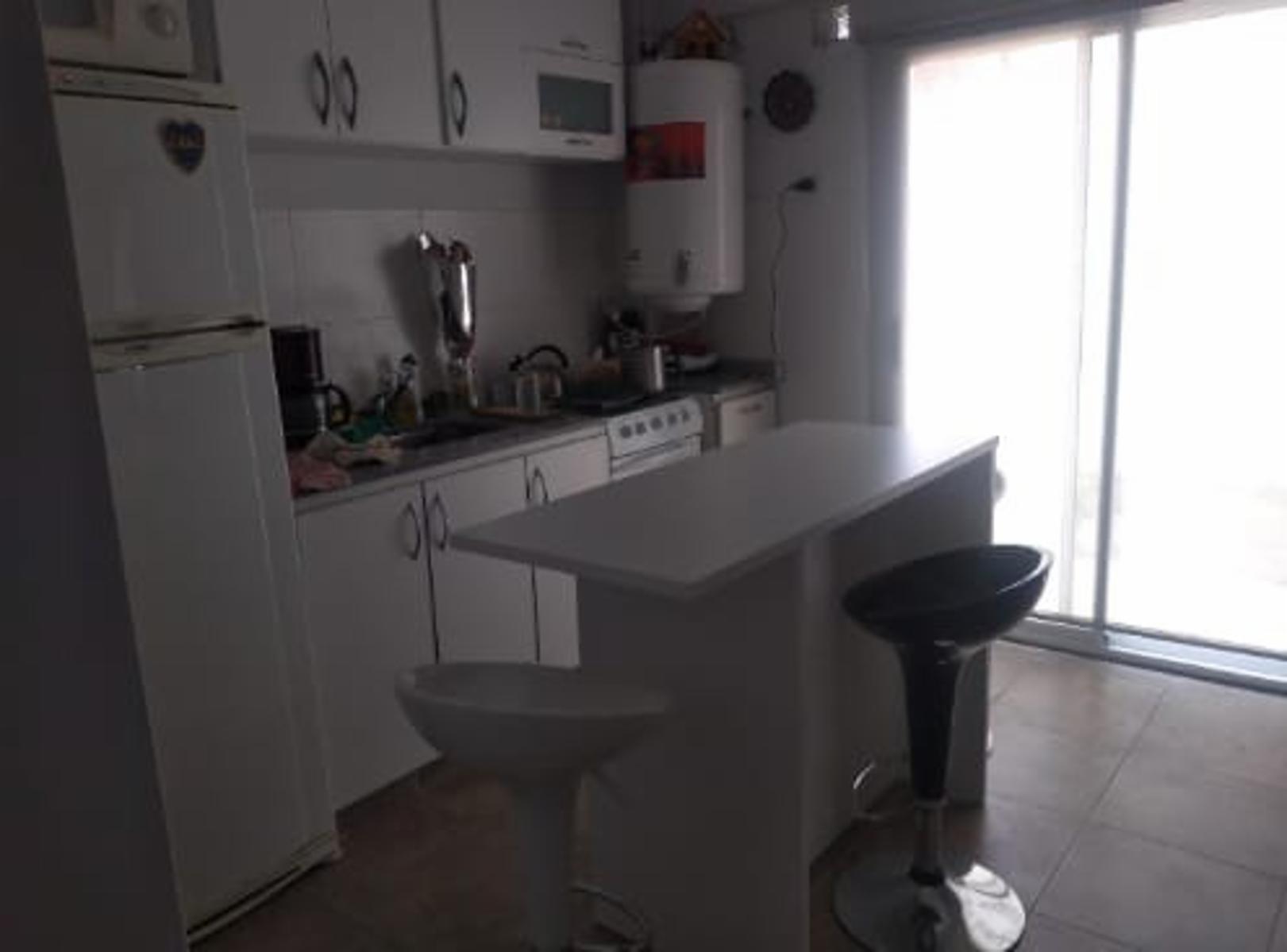 Departamento de dos ambientes con patio en venta - La PAz 2100 Villa Luzuriaga — foto 5