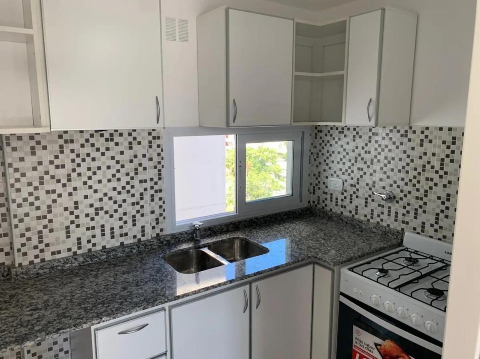 Departamento dos ambientes a estrenar - C. Pellegrini 800 Moron — foto 4