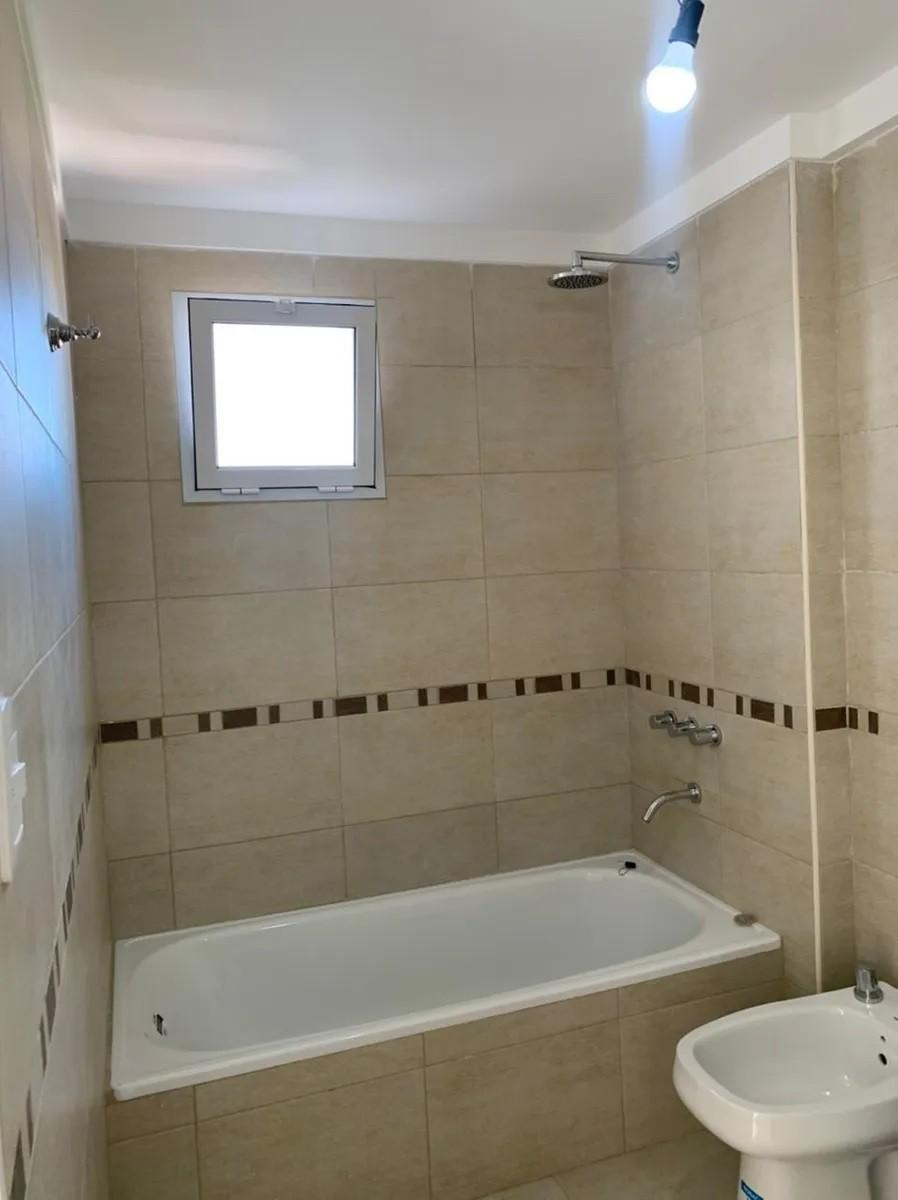 Departamento dos ambientes a estrenar - C. Pellegrini 800 Moron — foto 8