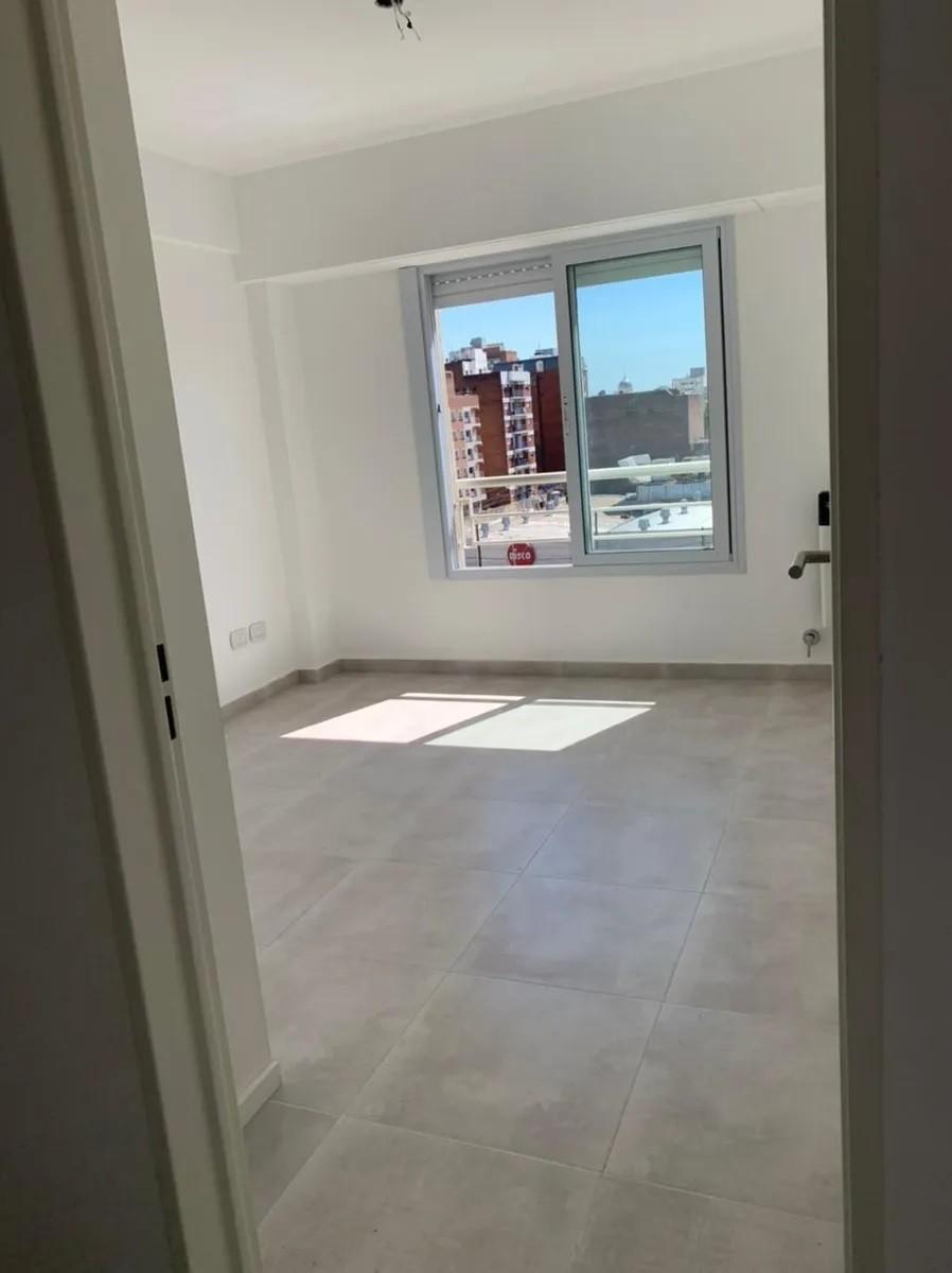 Departamento dos ambientes a estrenar - C. Pellegrini 800 Moron — foto 12