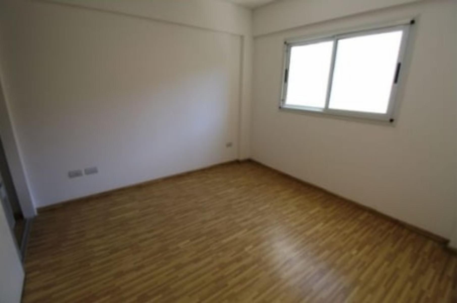 Departamento tres ambientes con cochera y terraza propia - Cramer 700 Ramos Mejia — foto 2