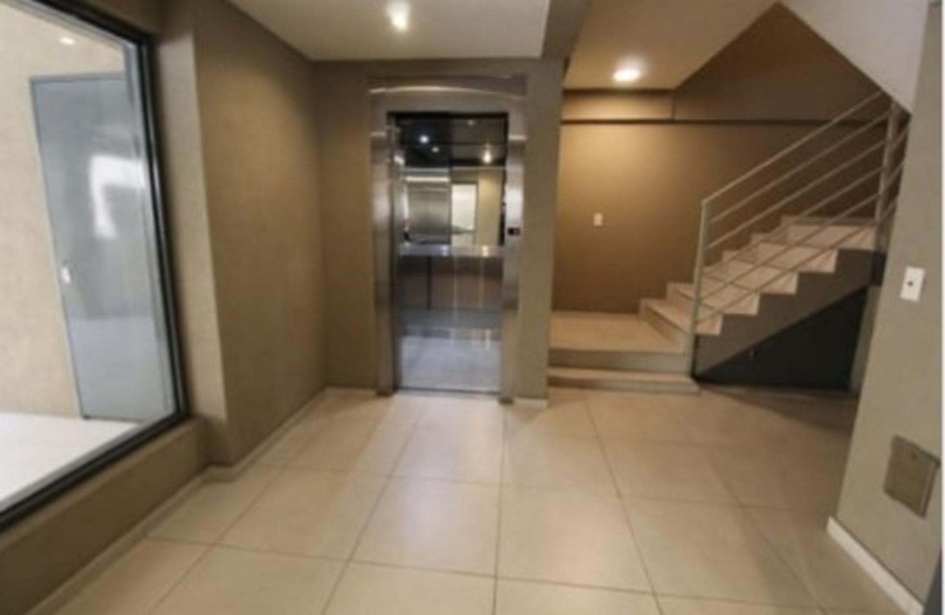 Departamento tres ambientes con cochera y terraza propia - Cramer 700 Ramos Mejia — foto 9