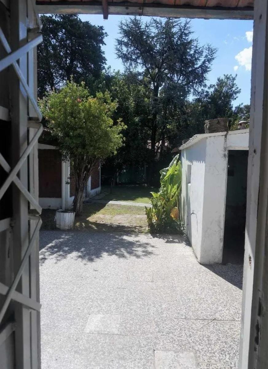 Casa 3 ambientes con fondo - Carabobo 3800 Villa Luzuriaga — foto 4