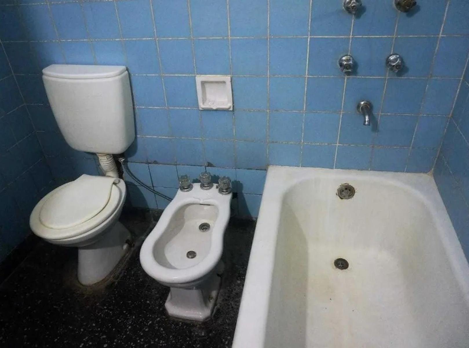 Casa 3 ambientes con fondo - Carabobo 3800 Villa Luzuriaga — foto 5