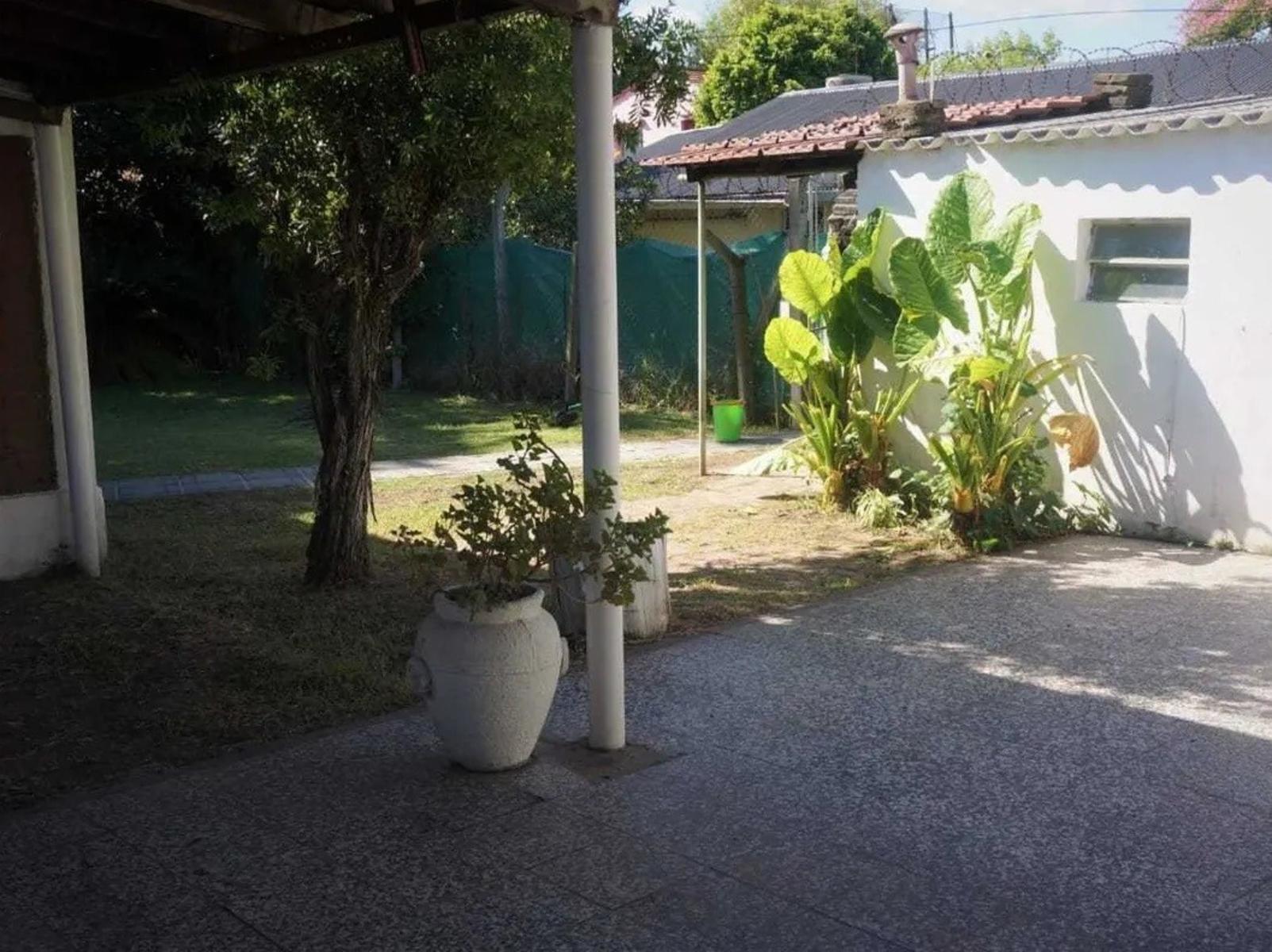 Casa 3 ambientes con fondo - Carabobo 3800 Villa Luzuriaga — foto 10