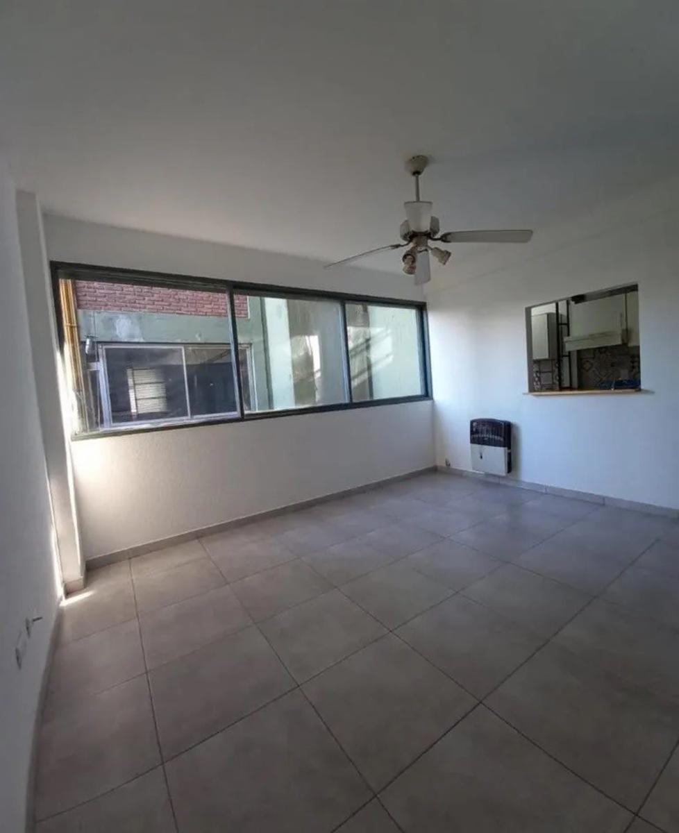 Departamento de dos ambientes con cochera - Colon 100 Ramos Mejia — foto 2
