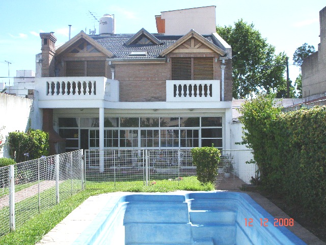 Casa 4 amb en venta , Gge3 autos, fondo libre, piscina, quincho V. Lugano