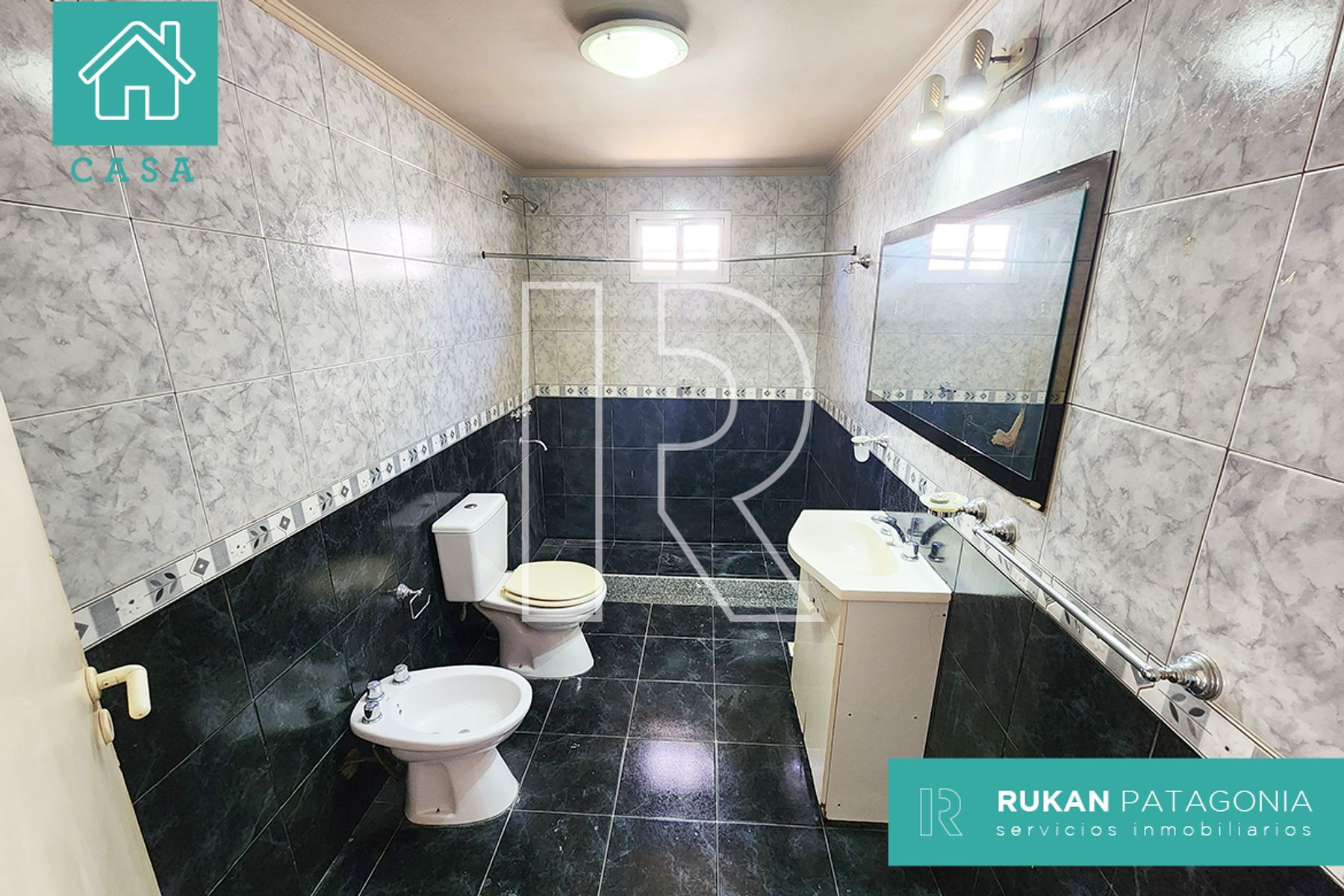 #VentaRUKAN | Casa de 3 Ambientes + 2 Departamentos | Barrio VISTA HERMOSA | Calle CABO 1º BENITEZ | Caleta Olivia. - 12