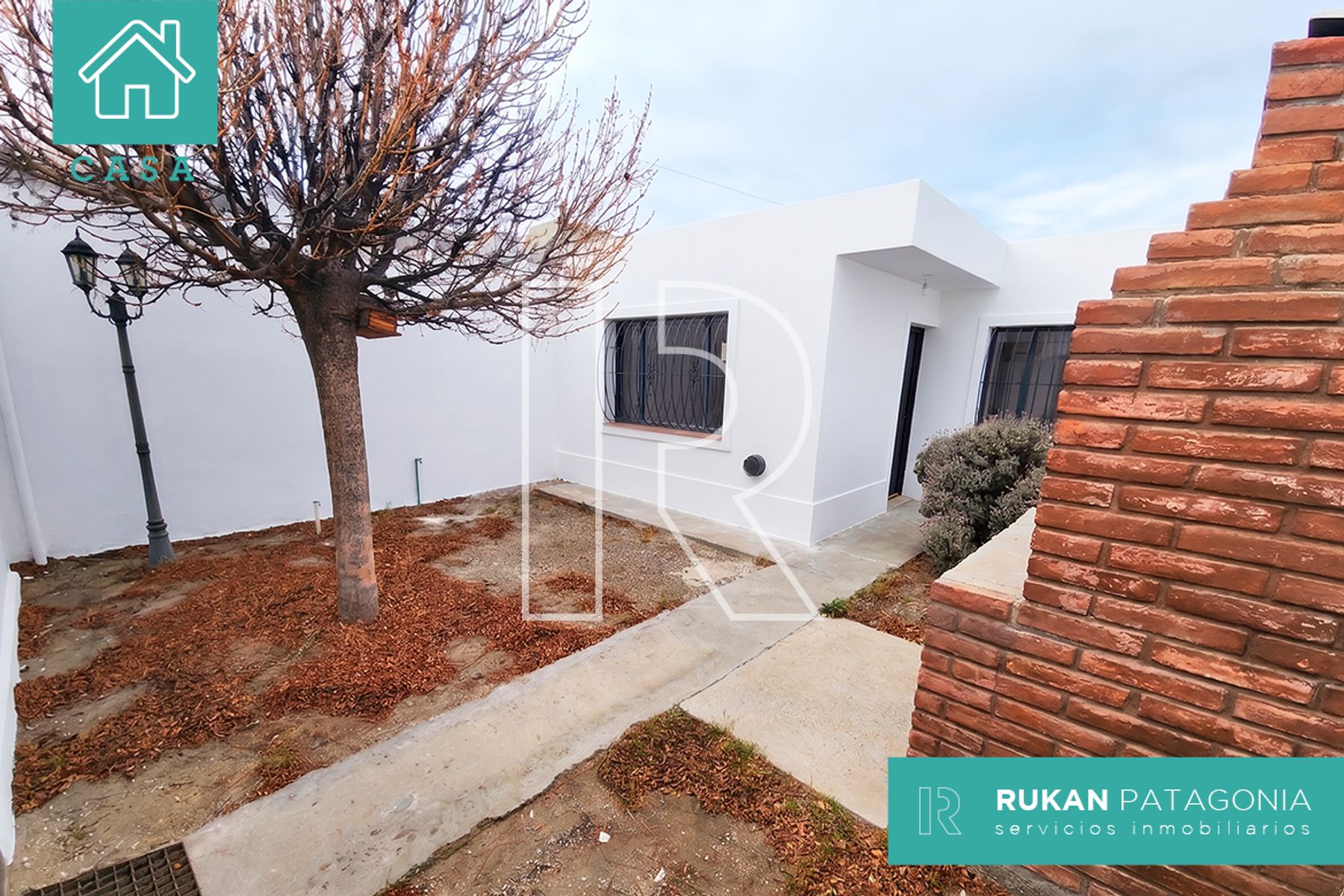 #VentaRUKAN | Casa 3 Habitaciones | Calle ECUADOR | Barrio MIRADOR | Caleta Olivia. - 2