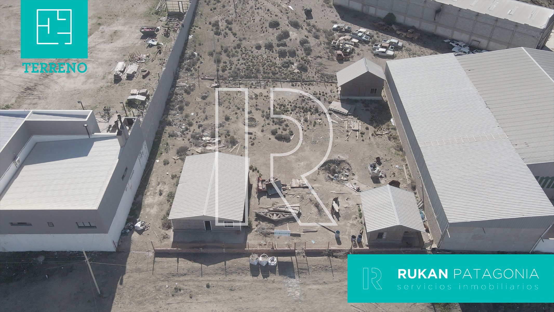 Terreno + 3 Casas en Venta | BARRIO INDUSTRIAL | 1.500m2 | calle JUAN LARREA - 2