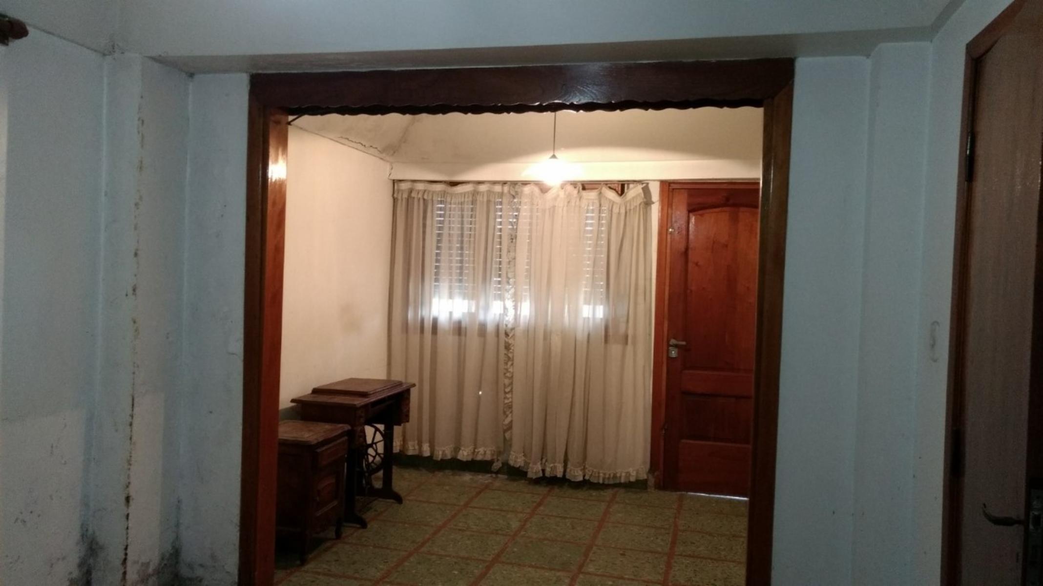CASA DE 3 AMB. LOTE PROPIO. SUPERFICIE DE TNO 255 MTS. VENTA DIRECTA. — foto 3