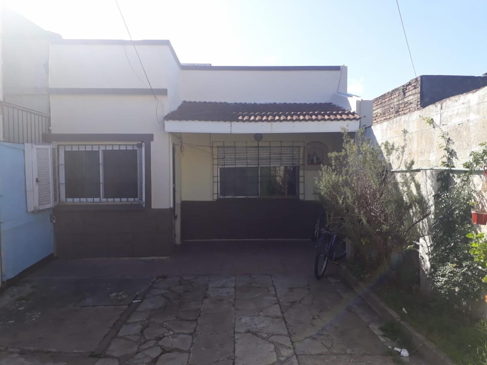 CASA CON LOCAL EN LOTE PROPIO DE 3 AMBIENTES. — foto 3