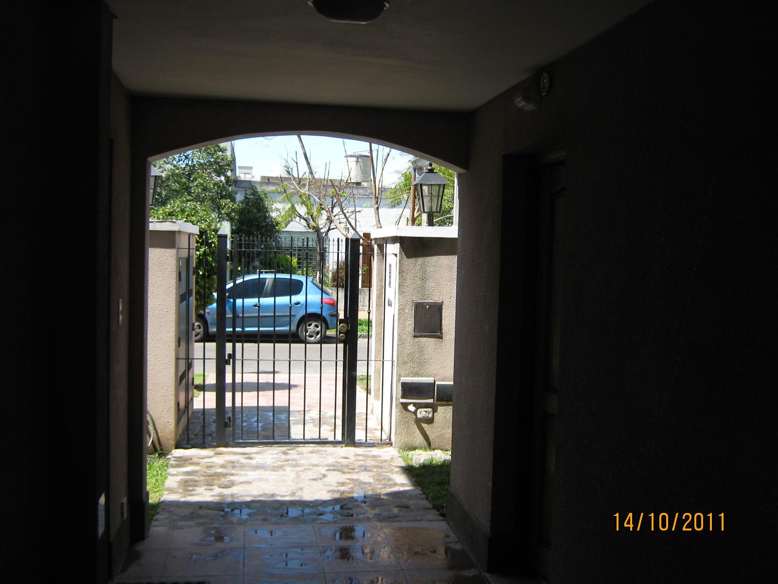 DUPLEX 2 PLANTAS AL FRENTE DE 4 AMBIENTES. SUP. cub 110 m2. — foto 10