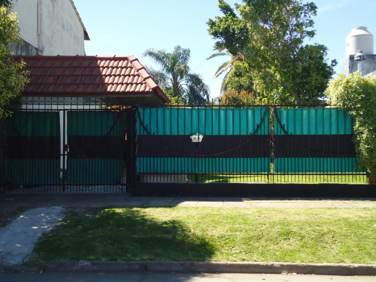 CASA EN LOTE PROPIO DE 5 AMBIENTES. SUP. 400 mts2. ¡¡¡ HERMOSA CASA QUINTA