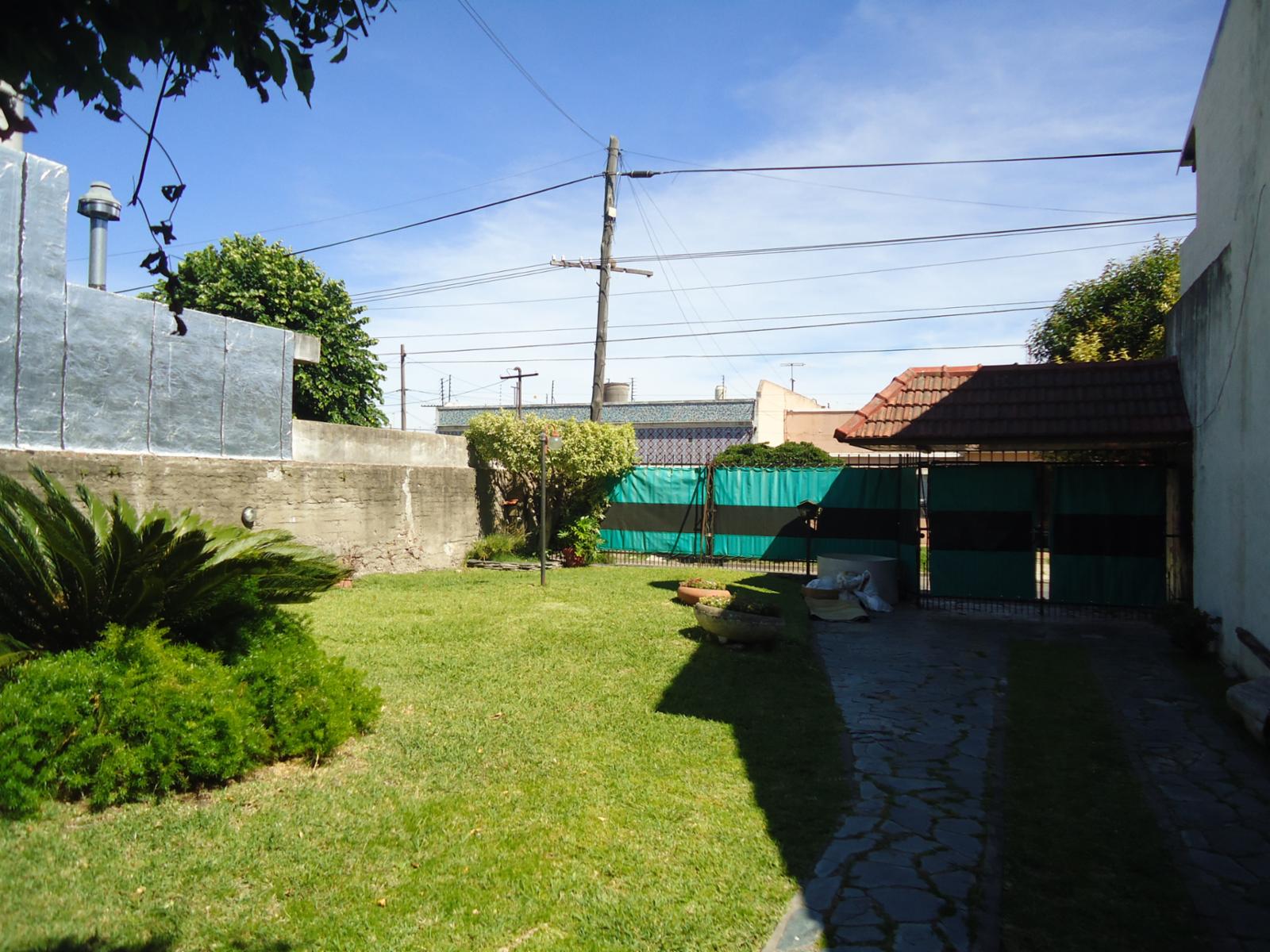 CASA EN LOTE PROPIO DE 5 AMBIENTES. SUP. 400 mts2. ¡¡¡ HERMOSA CASA QUINTA — foto 2