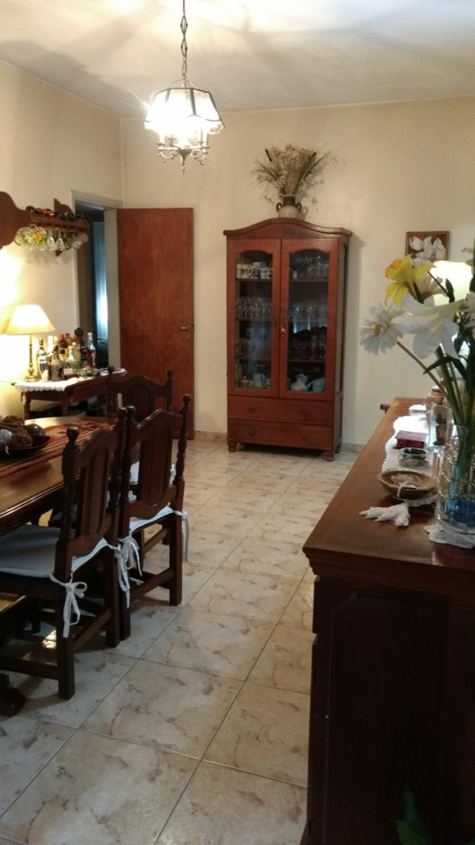 CASA DE 5 AMBIENTES EN LOTE PROPIO . SUP. 10 mts X 20 mts. ¡¡¡ ESTADO IMPECABLE Y MODERNO — foto 2