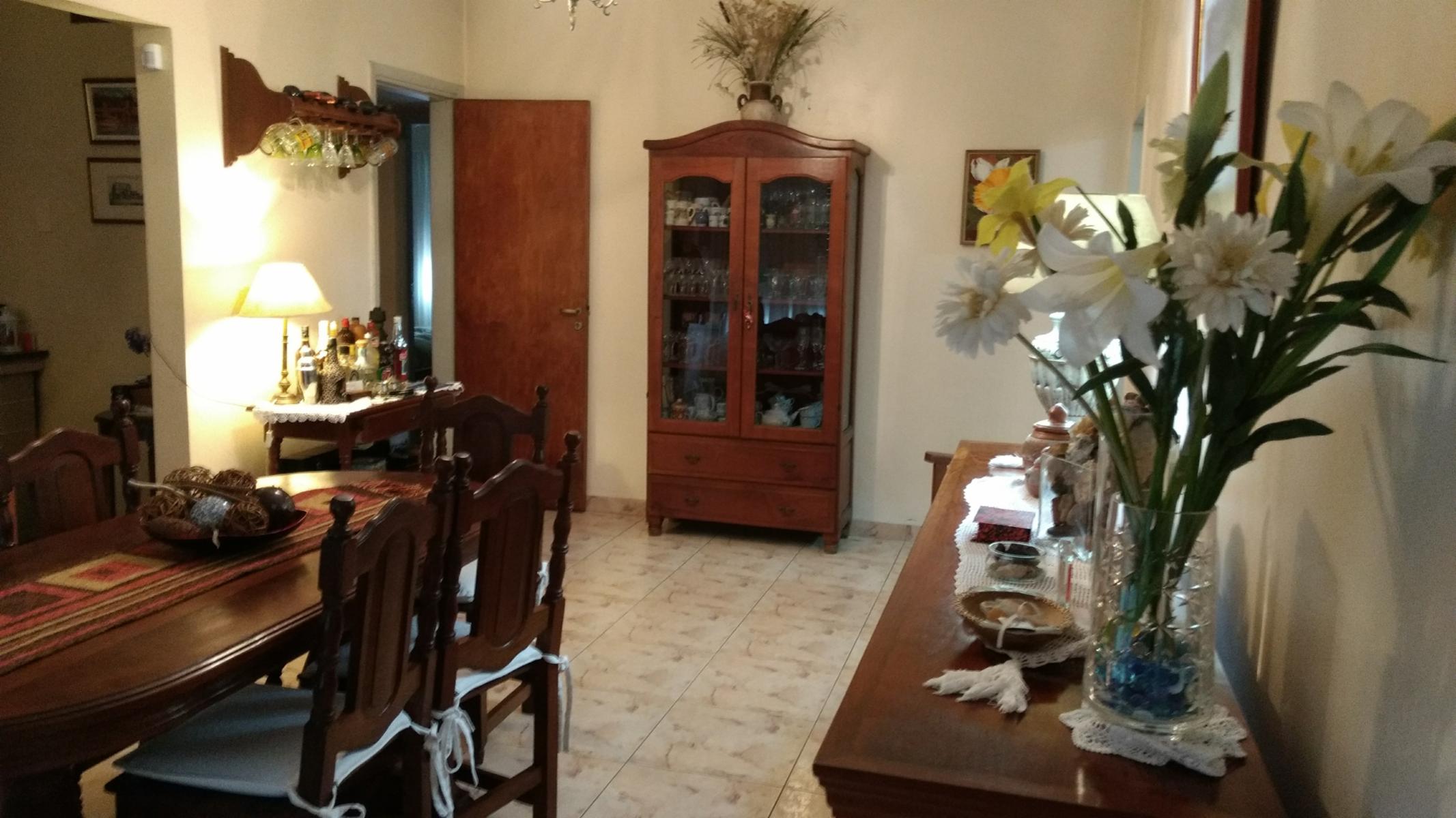 CASA DE 5 AMBIENTES EN LOTE PROPIO . SUP. 10 mts X 20 mts. ¡¡¡ ESTADO IMPECABLE Y MODERNO — foto 3