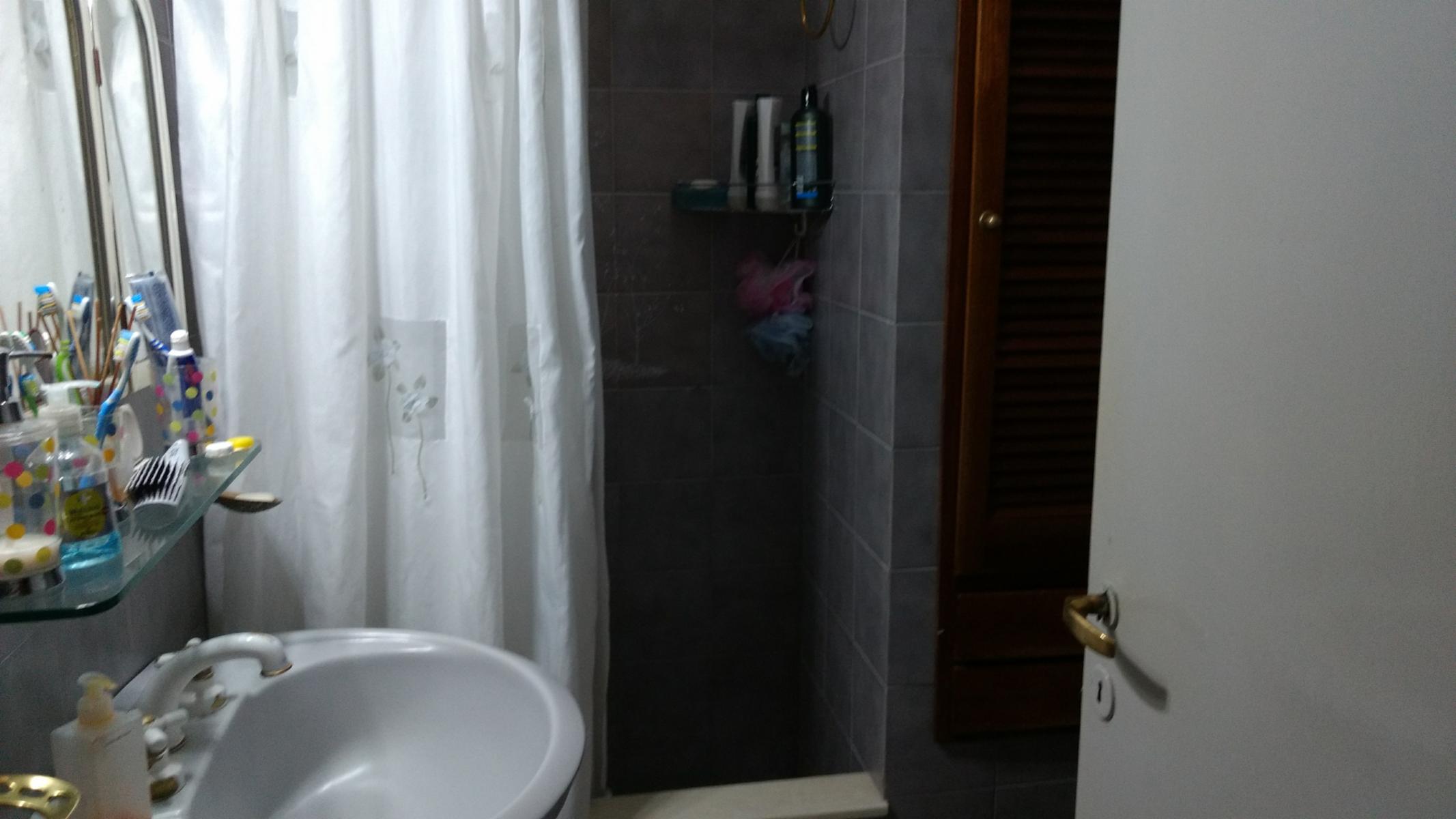 CASA DE 5 AMBIENTES EN LOTE PROPIO . SUP. 10 mts X 20 mts. ¡¡¡ ESTADO IMPECABLE Y MODERNO — foto 6