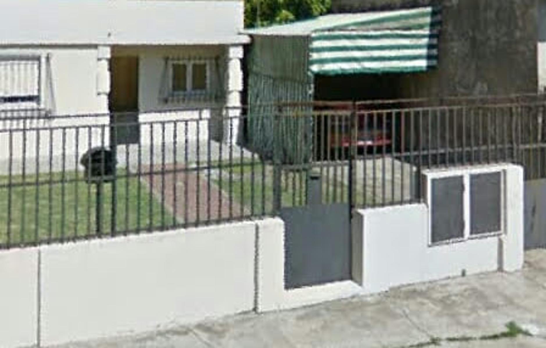 CASA PH PLANTA BAJA DE 2 AMBIENTES CON FONDO Y JARDIN.