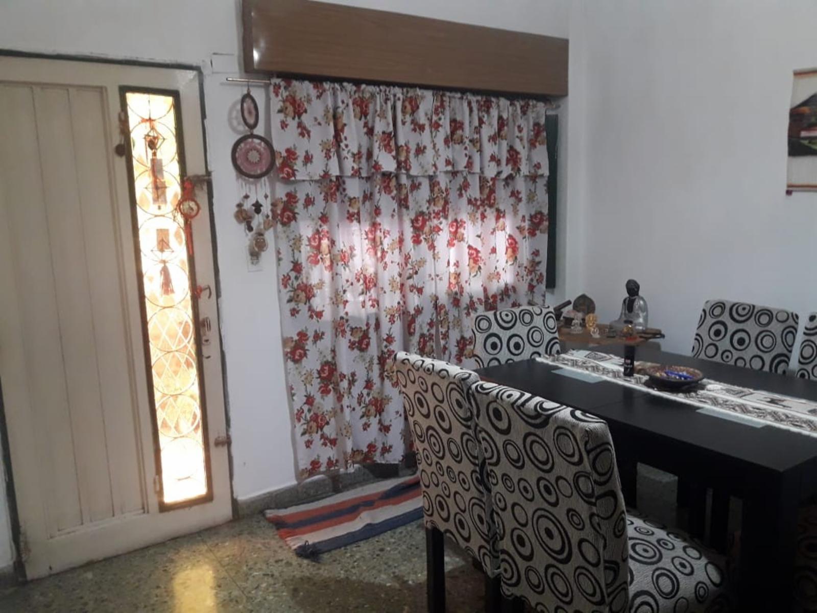 CHALET 4 AMBIENTES CON DEPARTAMENTO AL FONDO con cochera muy bien conservado — foto 2