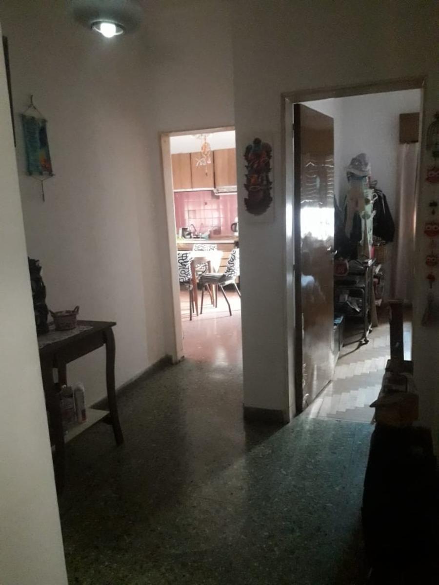 CHALET 4 AMBIENTES CON DEPARTAMENTO AL FONDO con cochera muy bien conservado — foto 4