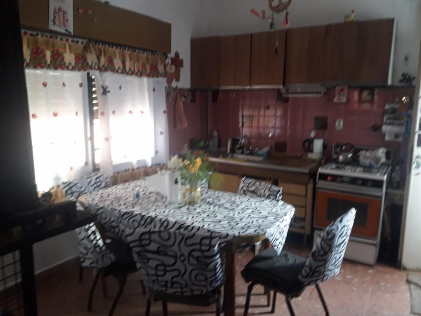 CHALET 4 AMBIENTES CON DEPARTAMENTO AL FONDO con cochera muy bien conservado — foto 6
