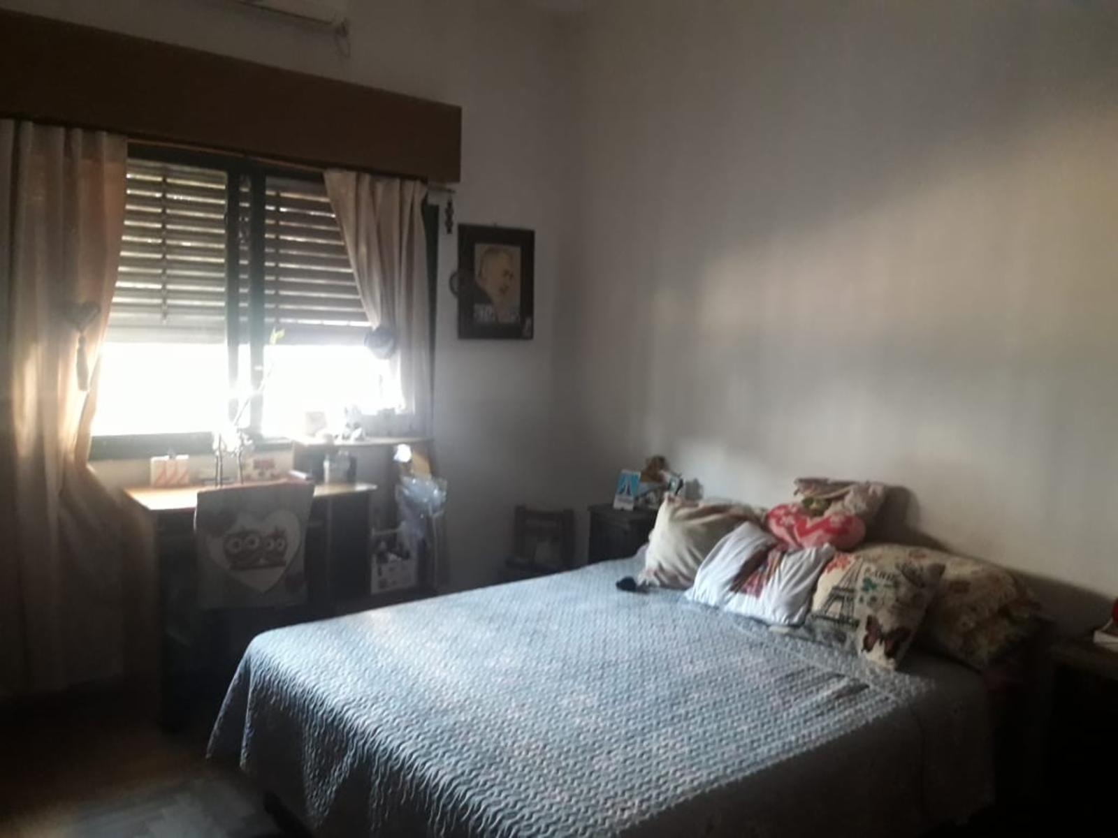 CHALET 4 AMBIENTES CON DEPARTAMENTO AL FONDO con cochera muy bien conservado — foto 10