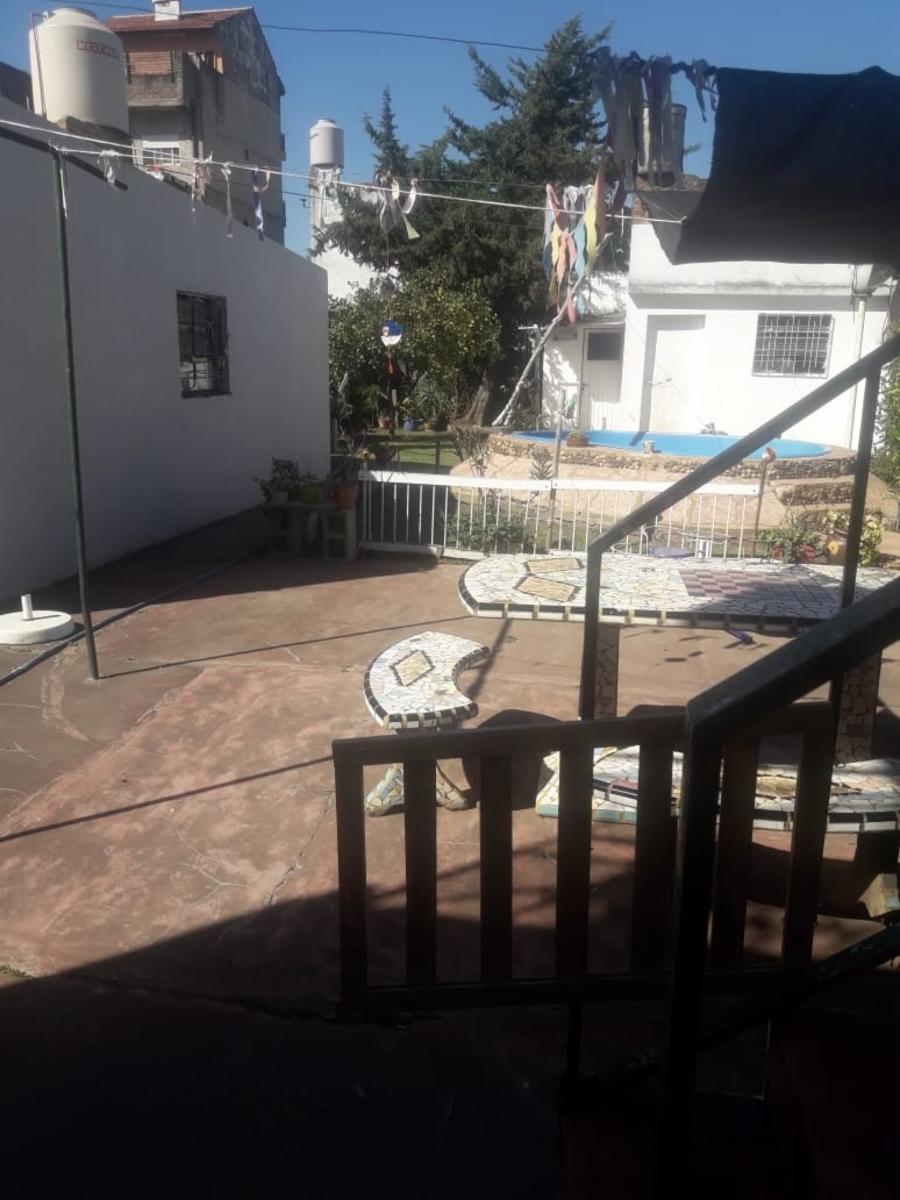 CHALET 4 AMBIENTES CON DEPARTAMENTO AL FONDO con cochera muy bien conservado — foto 12