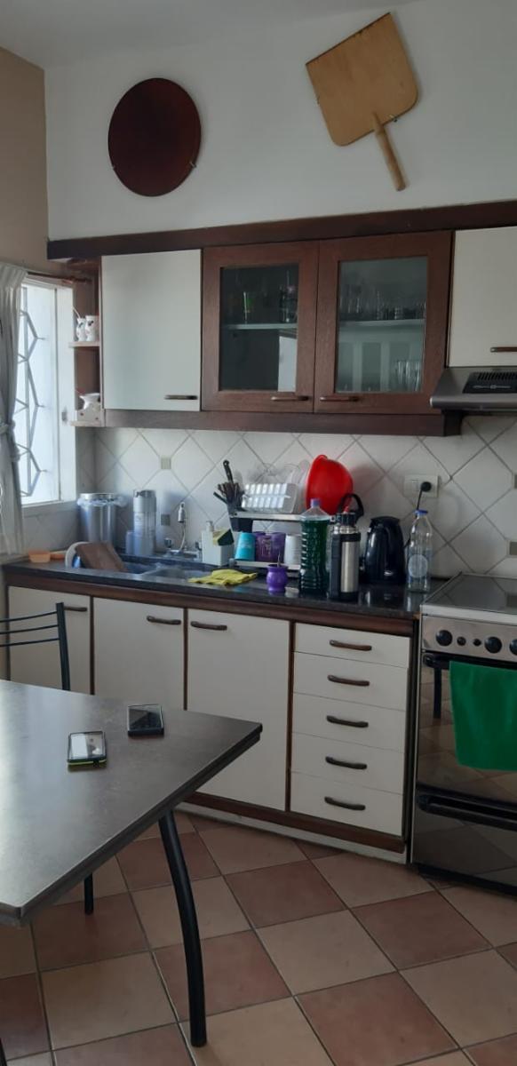 MUY BUENA PROPIEDAD EN LOTE PROPIO 3AMB CON GARAJE — foto 3