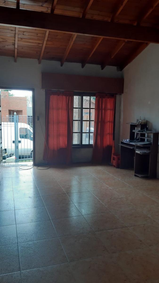 MUY BUENA PROPIEDAD 3AMB EN LOTE PROPIO CERCA DE LA ESTACION — foto 2