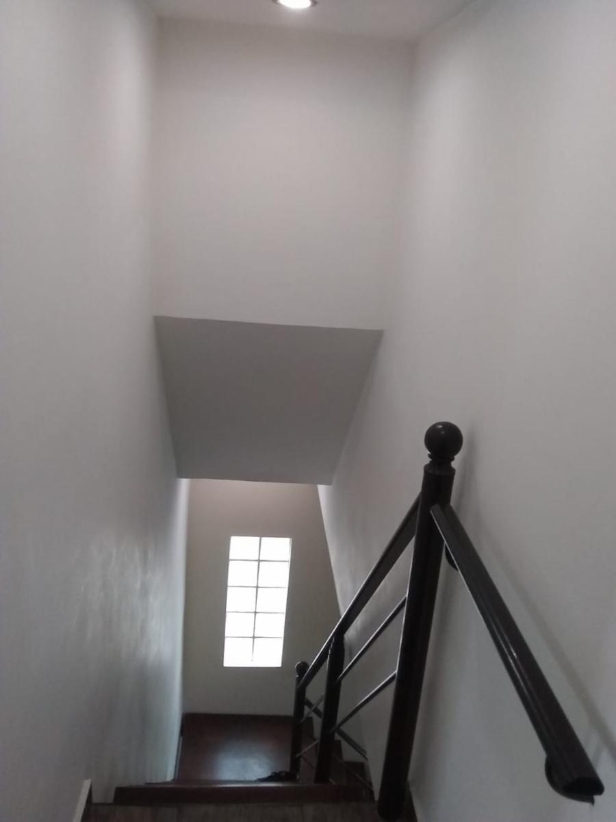 EXCELENTE PROPIEDAD 6 AMBIENTES CON FONDO, QUINCHO Y PILETA CERCA ESTACION ELPALOMAR — foto 9