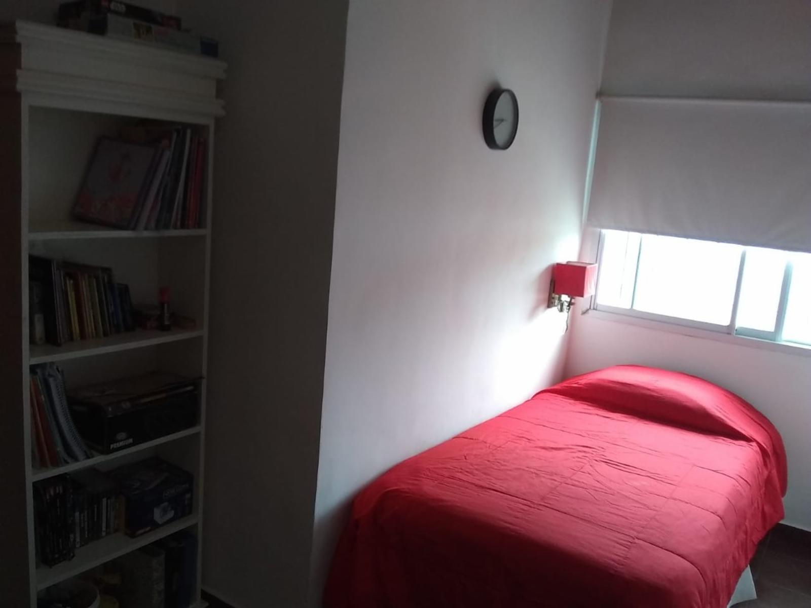 EXCELENTE PROPIEDAD 6 AMBIENTES CON FONDO, QUINCHO Y PILETA CERCA ESTACION ELPALOMAR — foto 11