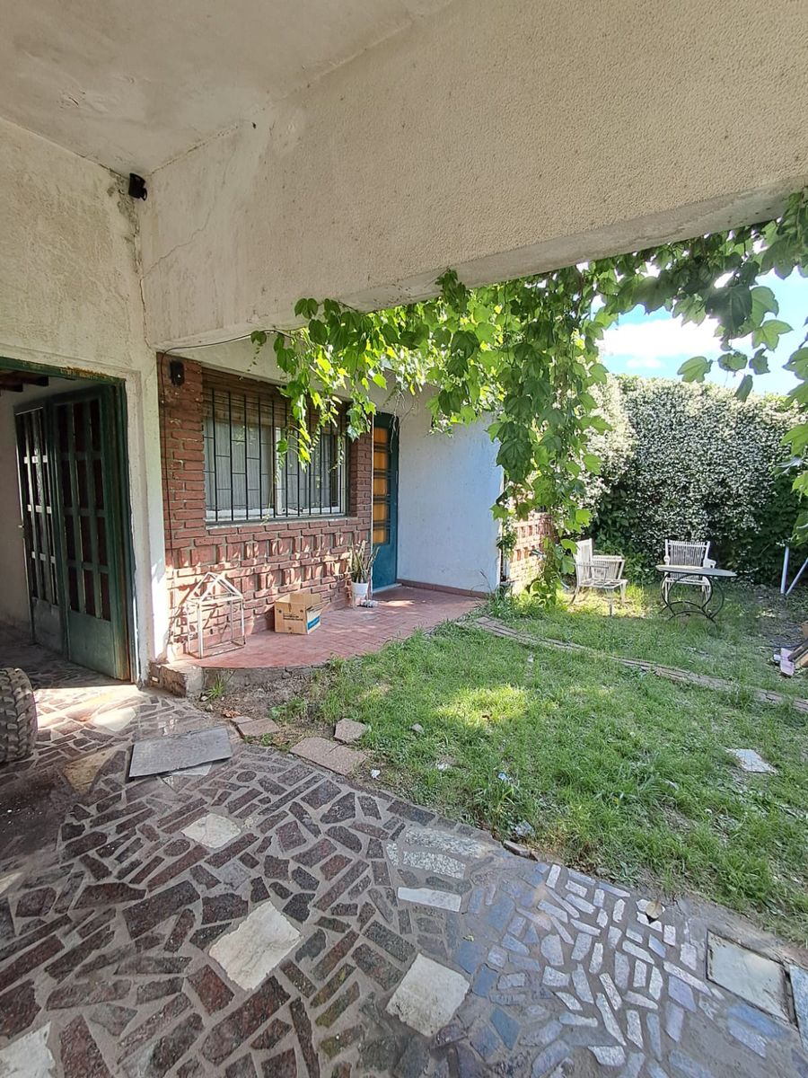 CASA LOTE PPIO. 4 AMB CON GARAJE Y PATIO — foto 2