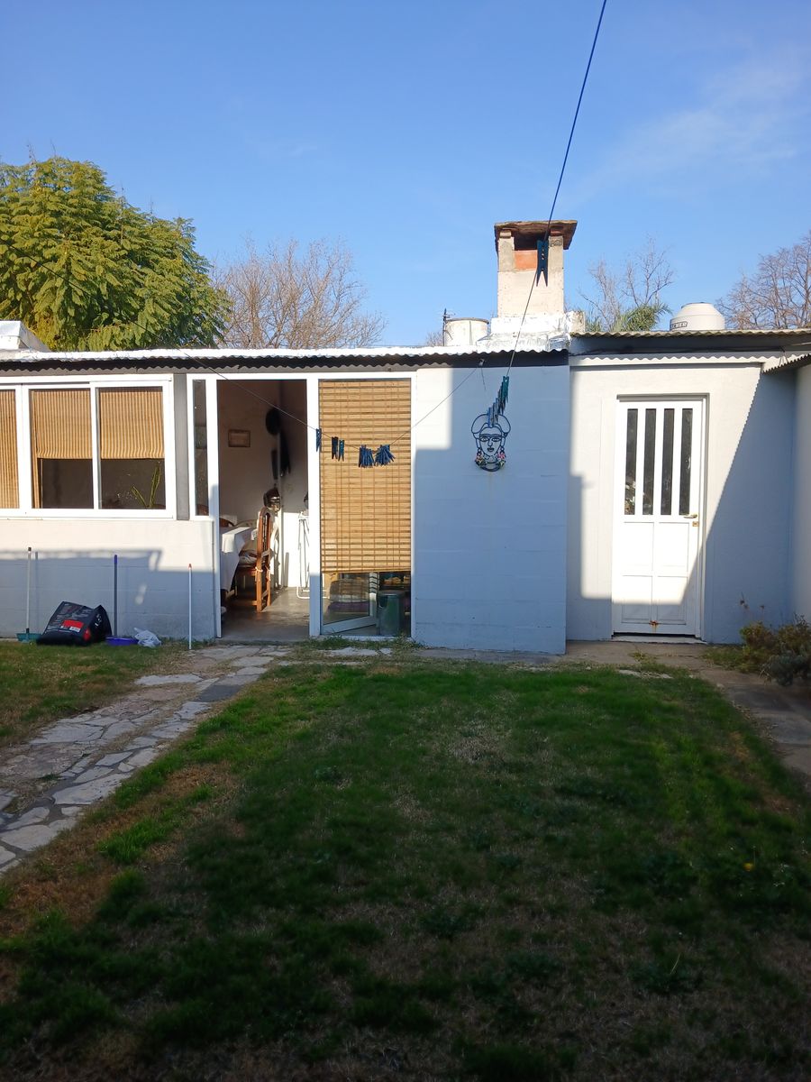 Casa 3 amb. lote propio c/quincho - 10