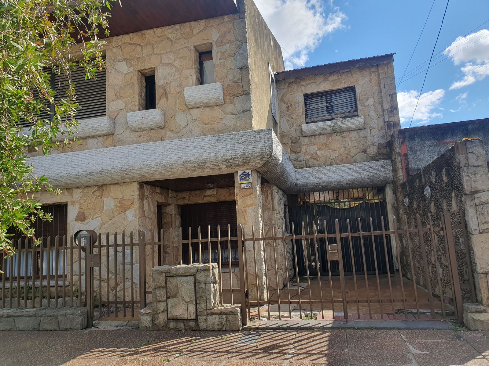 Casa al fte. 3 amb c/coch + depto 4 amb - 1