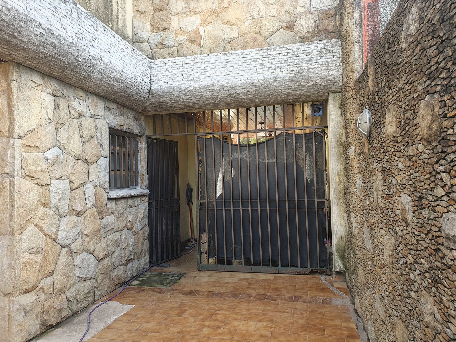 Casa al fte. 3 amb c/coch + depto 4 amb - 4