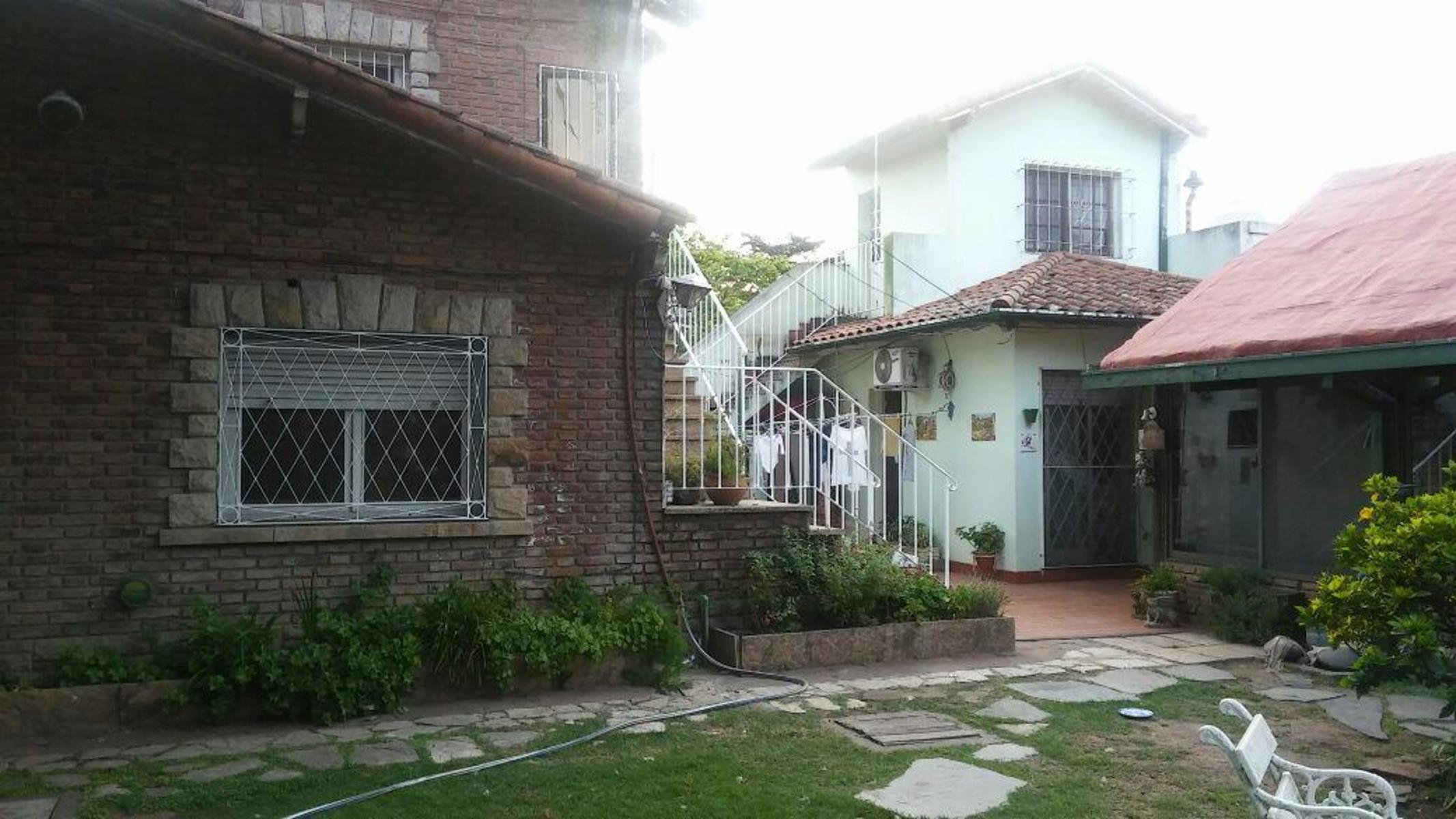 Chalet con quincho y pileta — foto 15