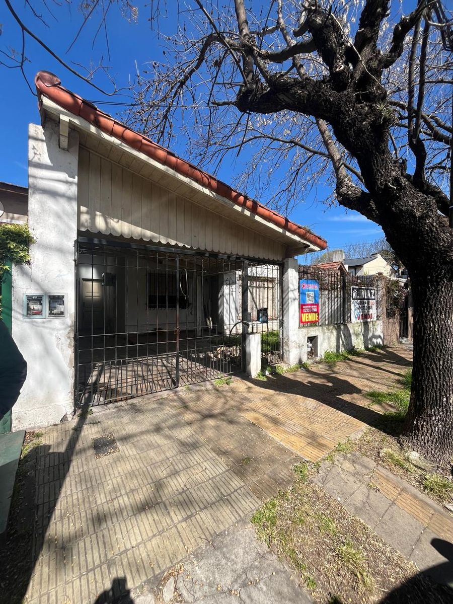 VENTA Casa Muy buena zona PARA RECICLAR — foto 3