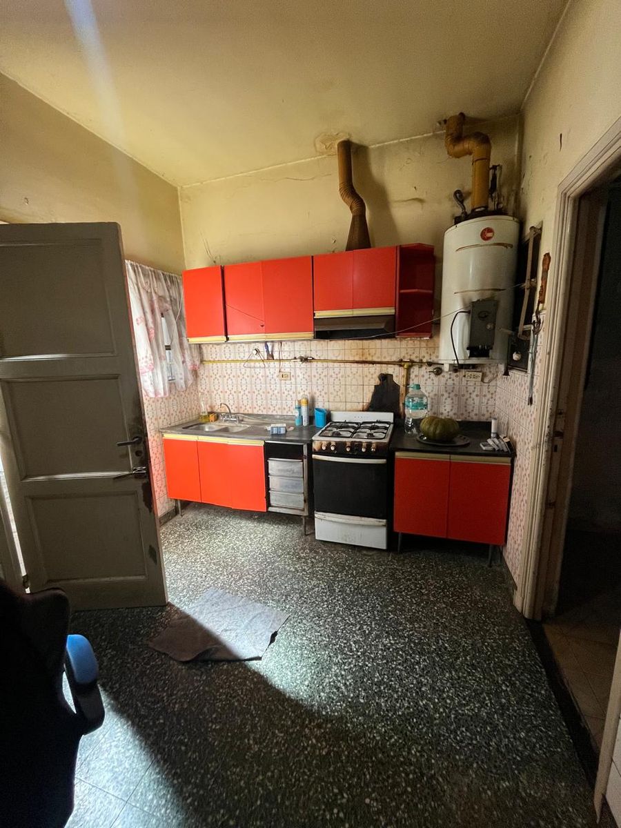 VENTA Casa Muy buena zona PARA RECICLAR — foto 5